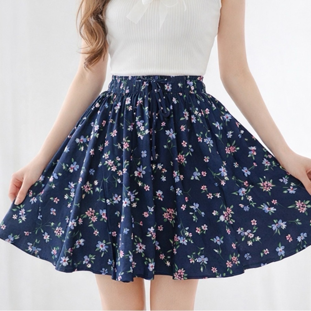 Francesca’s Collection Mi.Ami Navy Multicolored Floral Print A-Line Skirt